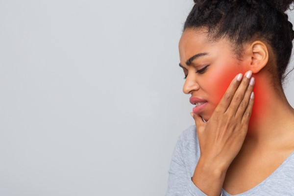 How An Emergency Dentist Handles Implant Rejection
